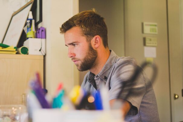 Recognise Signs of Impostor Syndrome in Employees